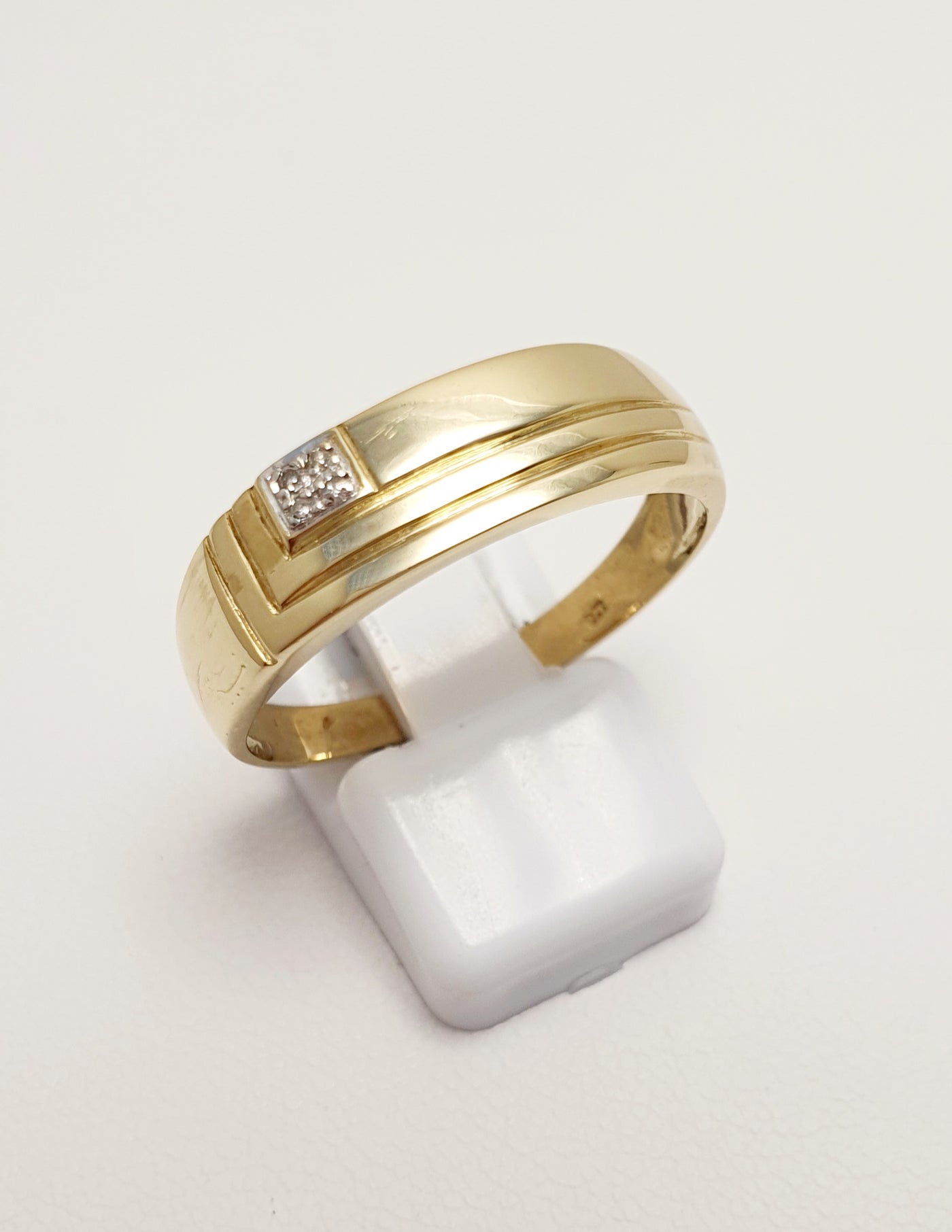 9Ct Yellow Gold Mens Dress Ring Set With Diamond