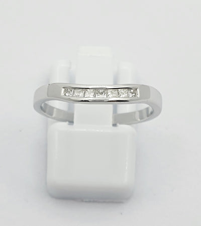 18ct White Gold Curved Diamond Ring