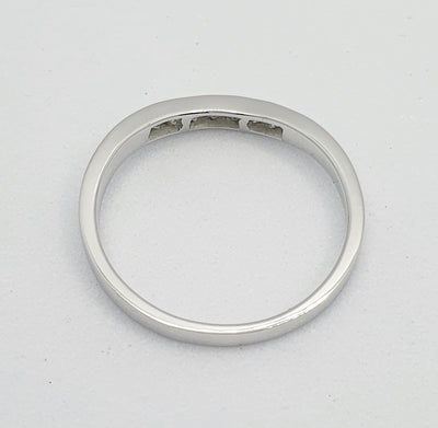 18ct White Gold Curved Diamond Ring