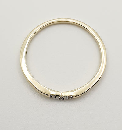 9ct Yellow Gold Diamond Ring with Slight V Shape 0.02ct HI I1