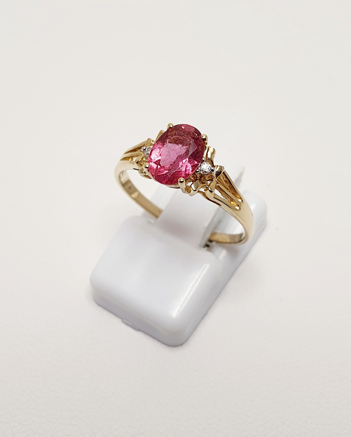 9Ct Yellow Gold, Oval 0.80Ct Pink Tourmaline Ring With With Diamond Accents