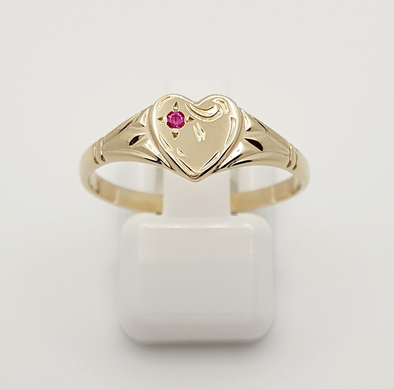 9Ct Yellow Gold Single Heart Red Stone Signet Ring, Size J