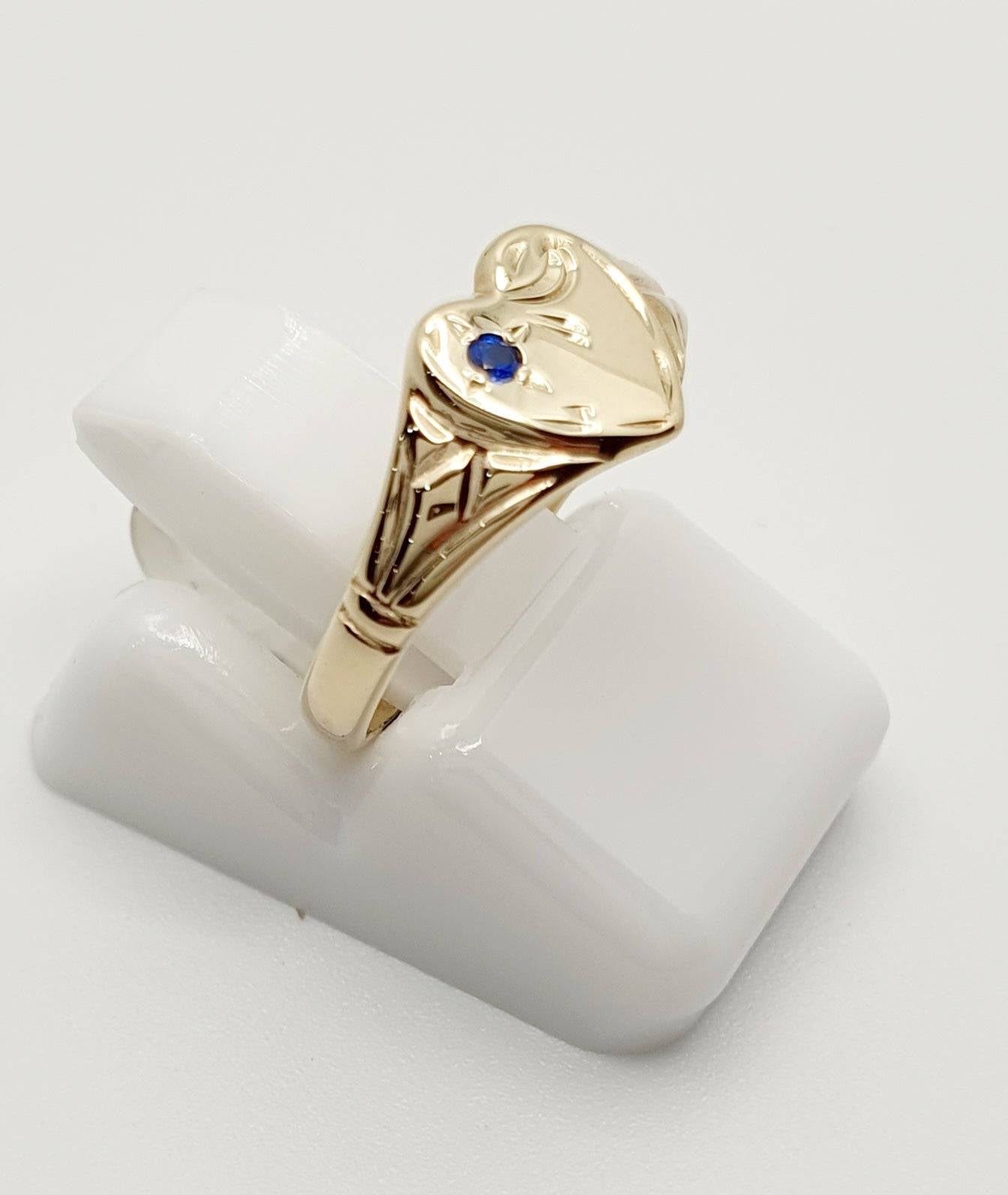 9Ct Yellow Gold Single Heart Blue Stone Signet Ring, Size K