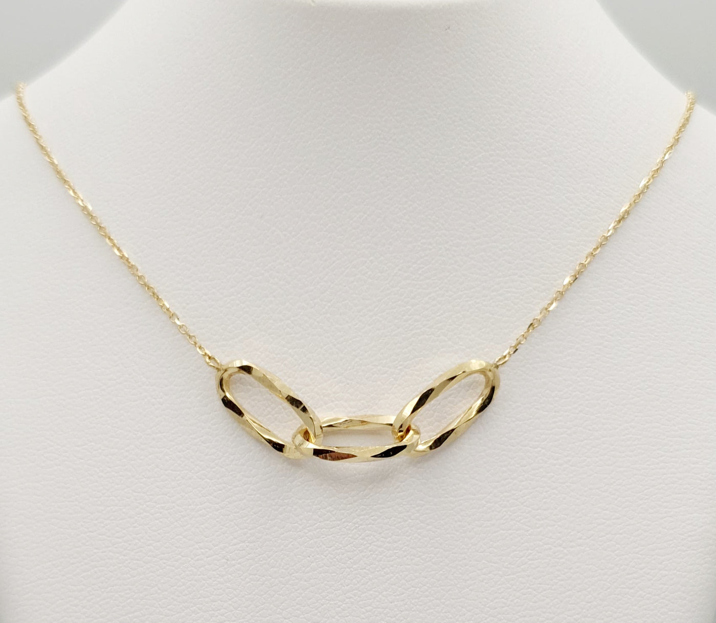 9ct Yellow Gold, Diamond Cut, Hollow Oval Linked Pendant on 43-46cm Adjustable Chain