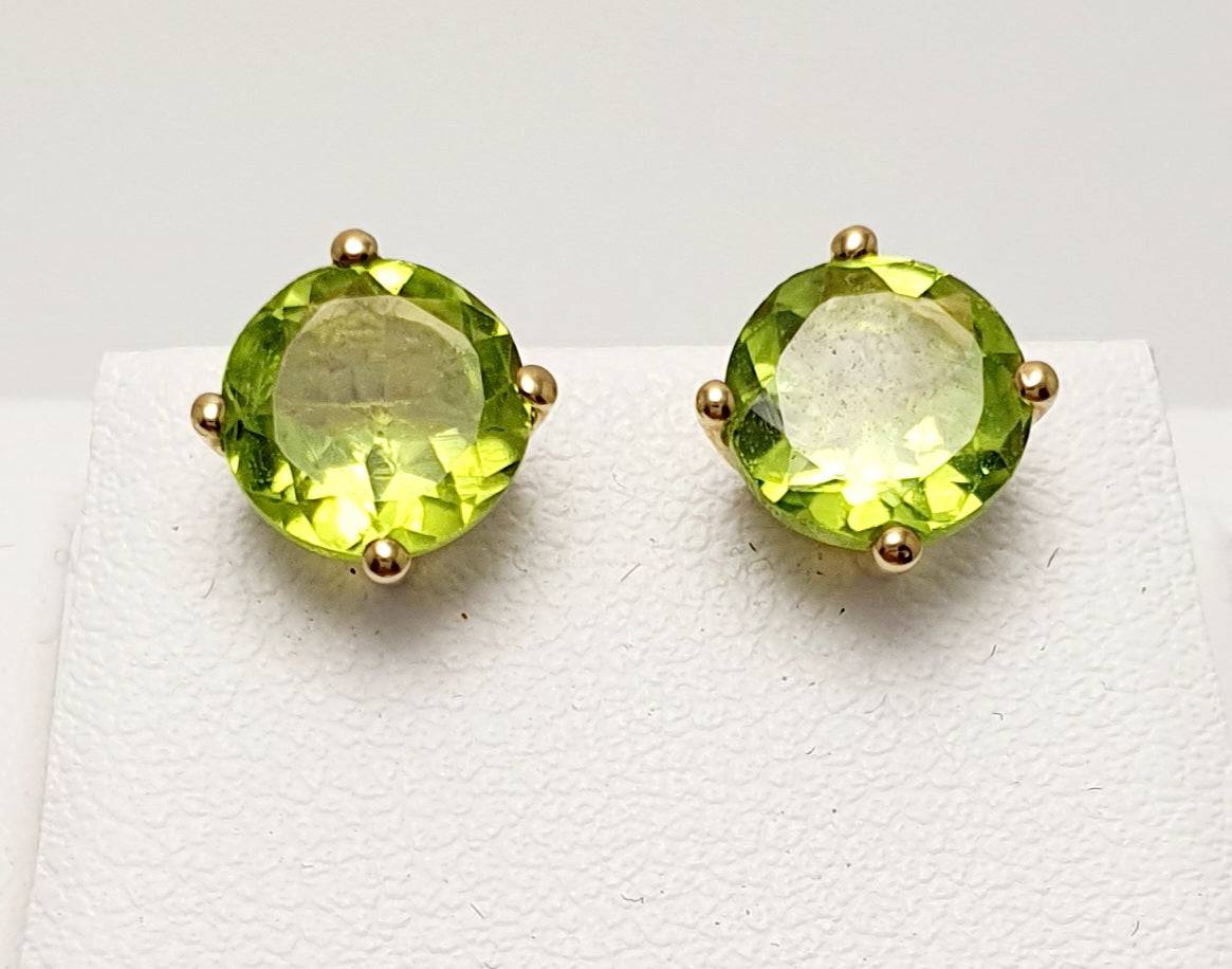 9Ct Yellow Gold Peridot Stud Earrings