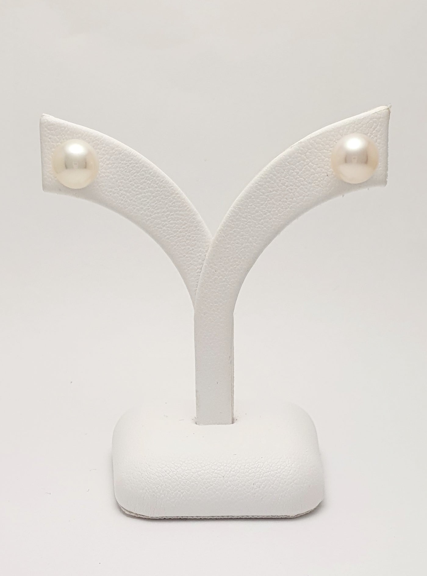 9ct Yellow Gold Freshwater Pearl Stud Earrings 7.5 - 8mm