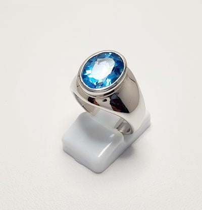 STERLING SILVER RING WITH OVAL BLUE TOPAZ