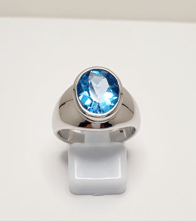 STERLING SILVER RING WITH OVAL BLUE TOPAZ