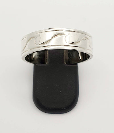 S/S Gents Wave Ring. Size T 1/2