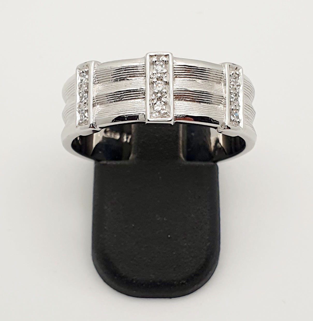S/S Gents Ring with CZ's, Size T