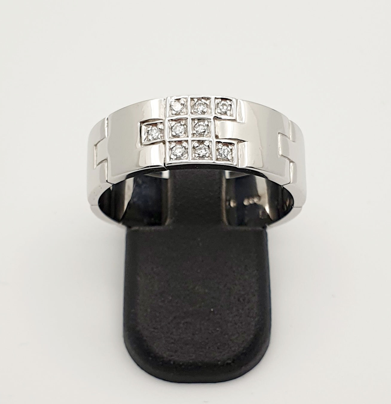 S/S Gents Puzzle Look Ring set with CZ's. Size S 1/2