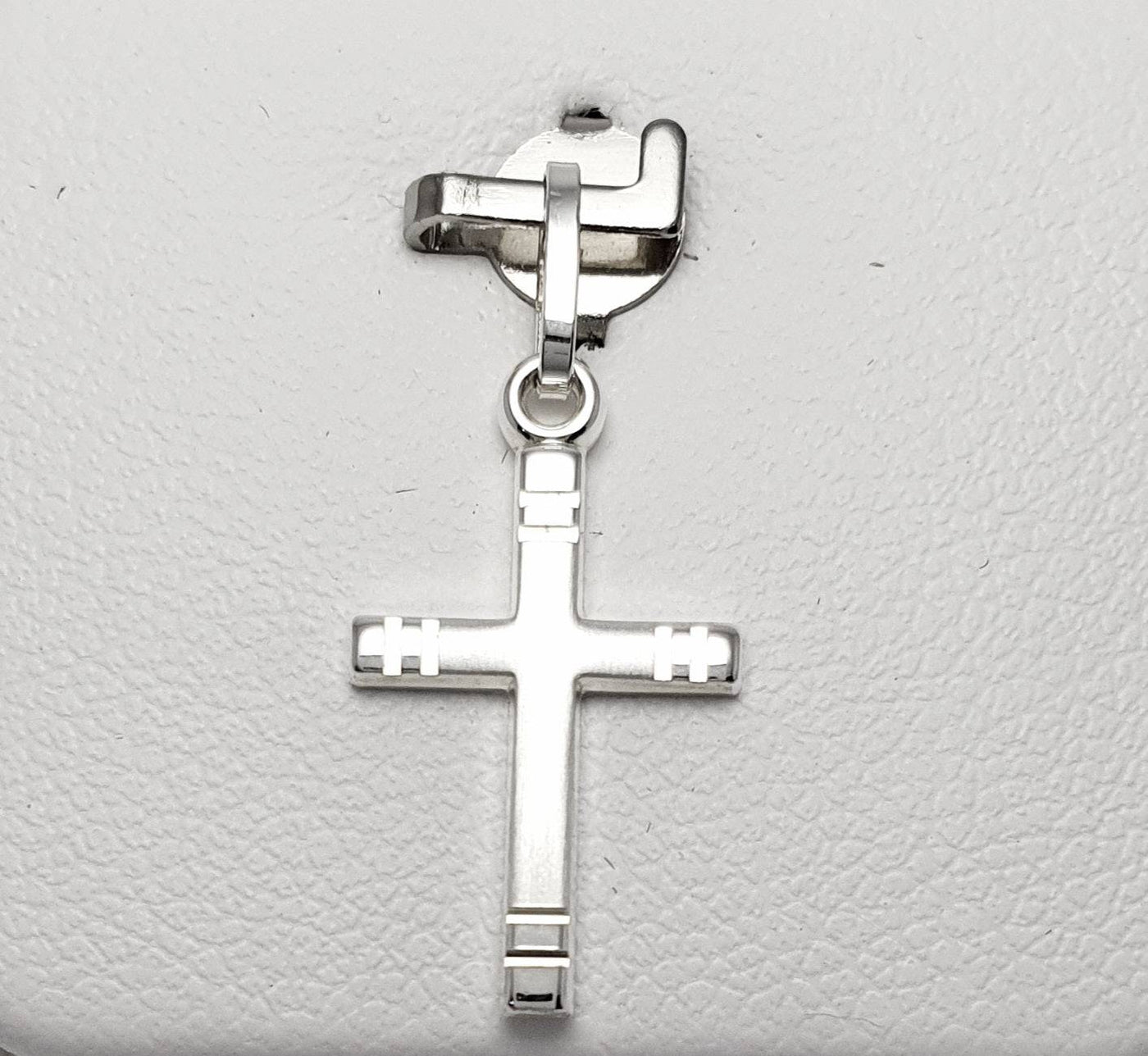 Sterling Silver Cross Pendant. 20mm Long