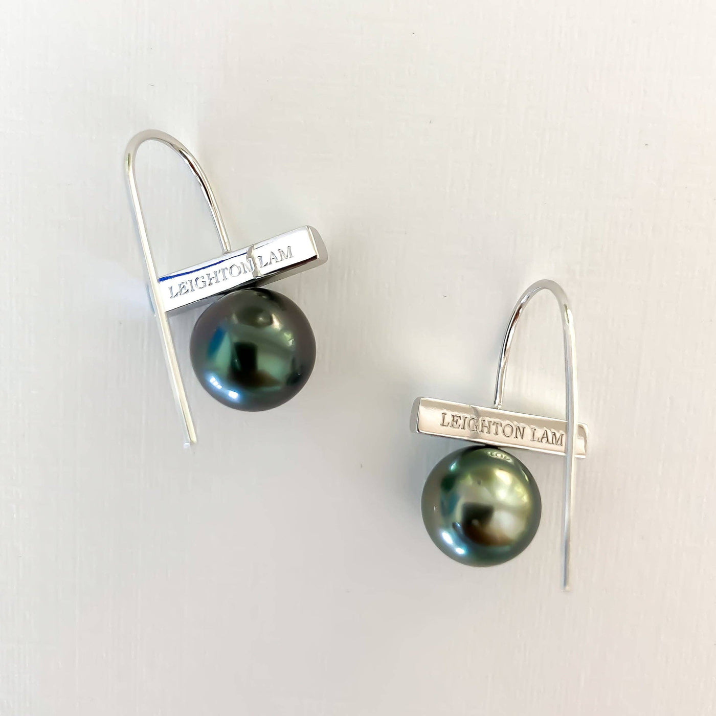 Tahitian Pearl Bar Earrings: Silver