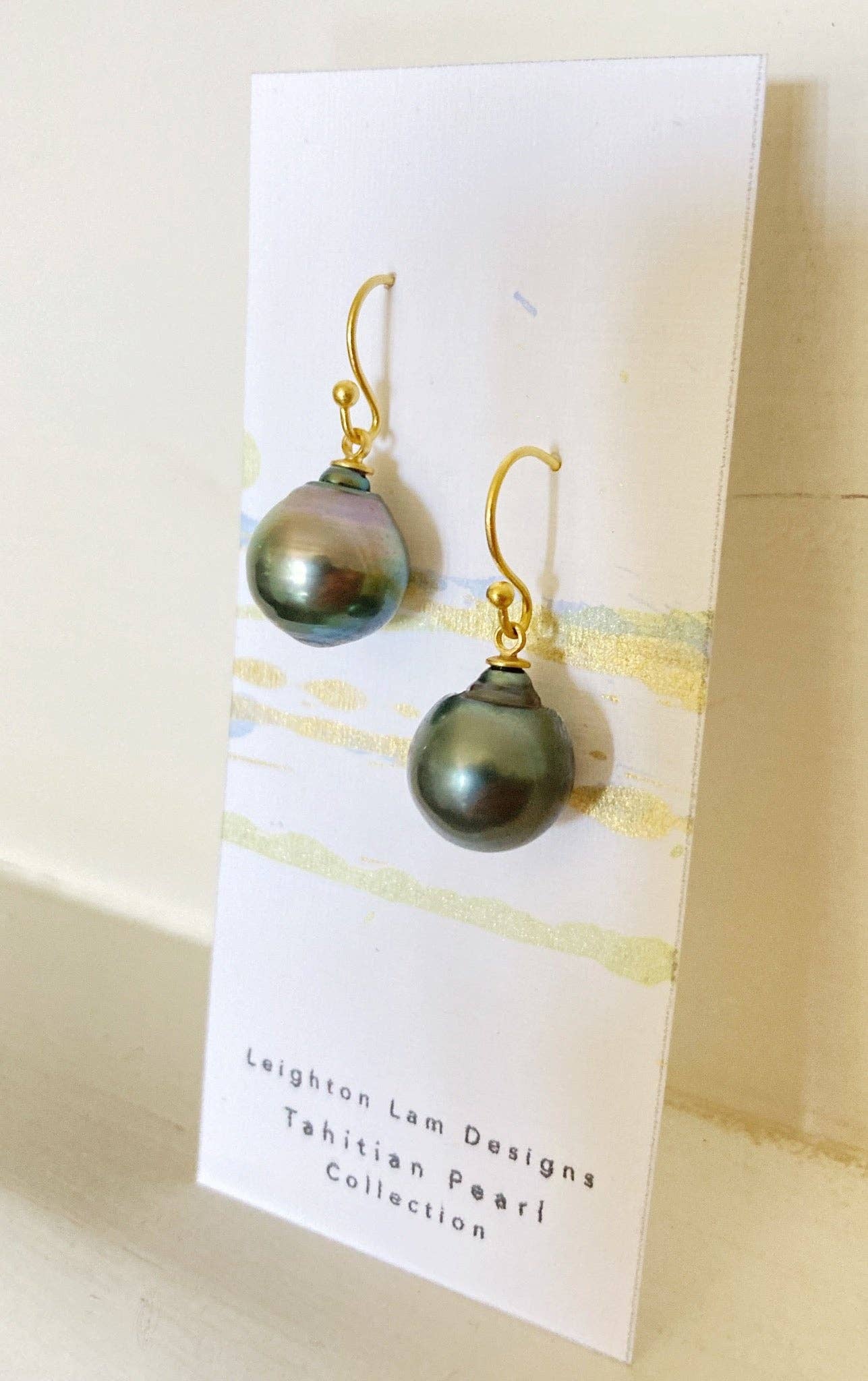 Tahitian Pearl Earrings: Gold