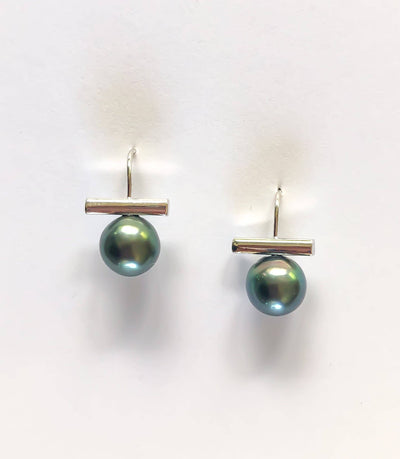 Tahitian Pearl Bar Earrings: Silver