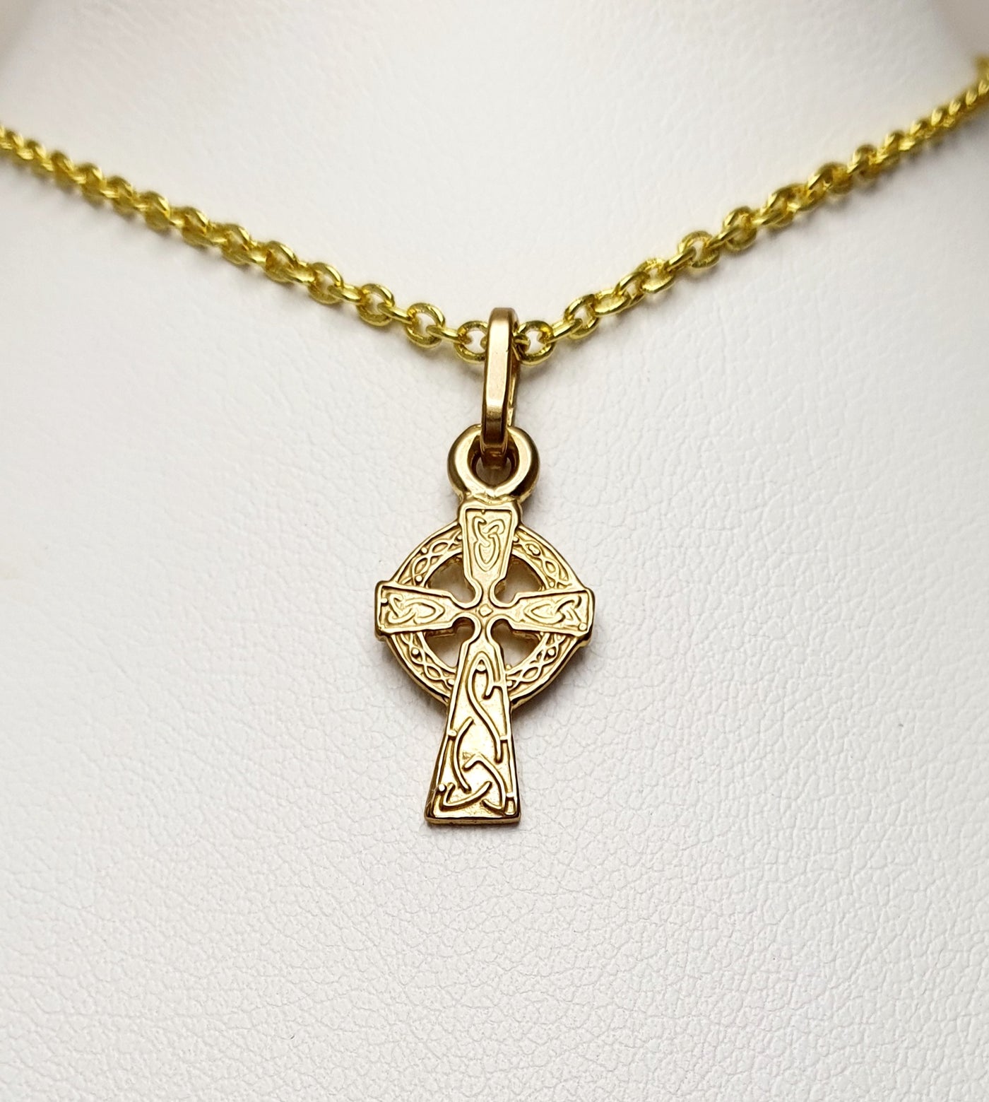 9Ct Yellow Gold Celtic Patterned Cross Pendant