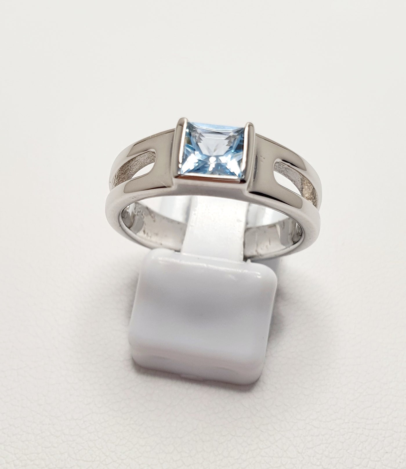 Sterling Silver Blue Topaz Ring