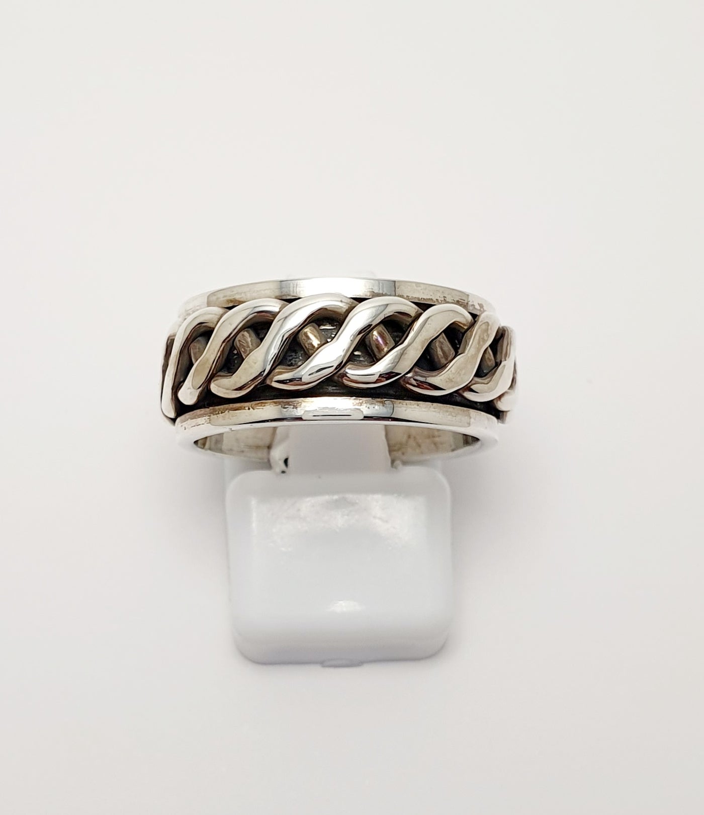 Sterling Silver Ring With Spinning Middle Pattern