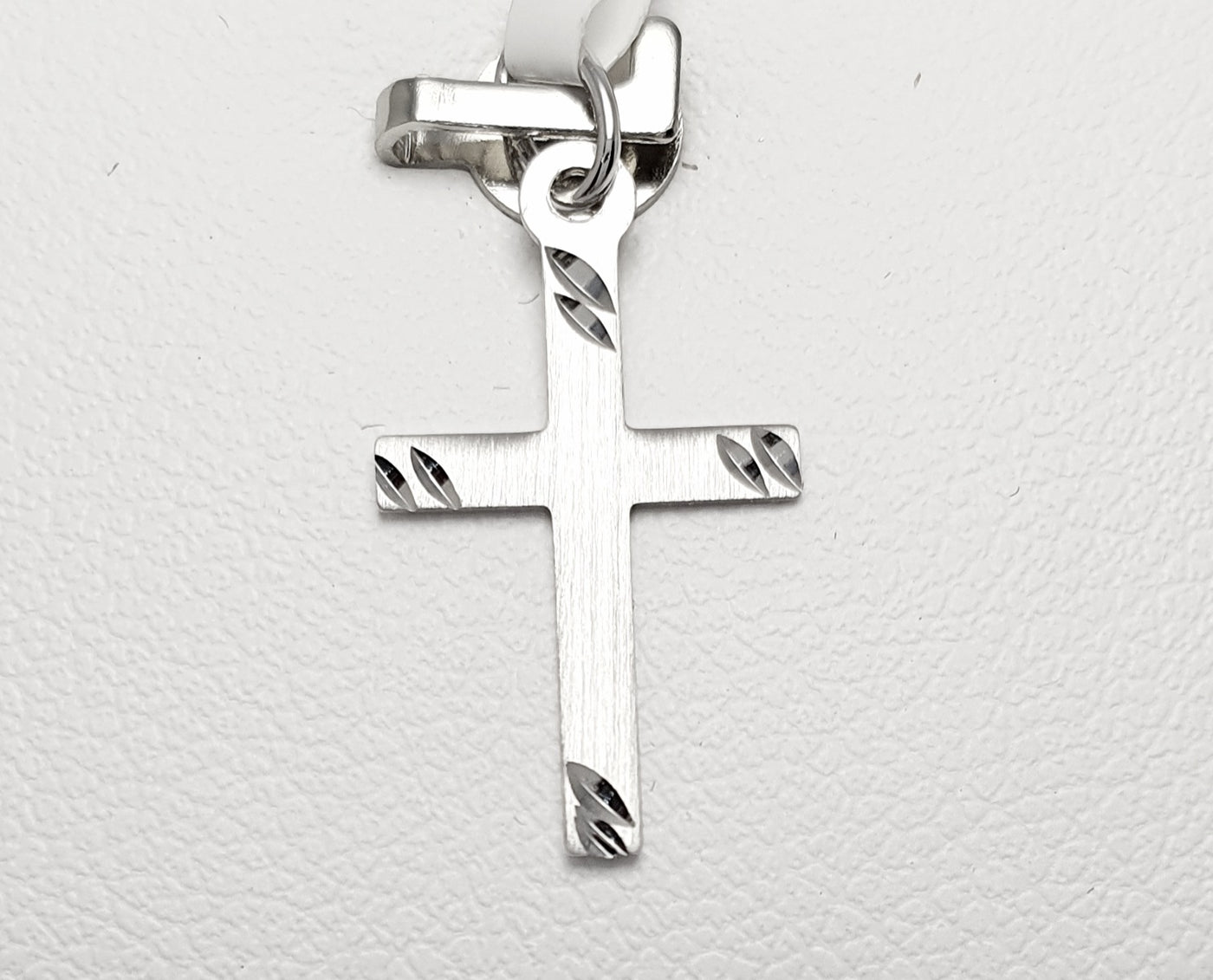 Sterling Silver Cross Pendant. 21mm Long